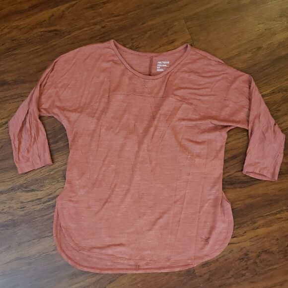 Arc'teryx Pink 3/4 Sleeve Relaxed Ribbed Wool Blend Athletic Blouse Size Small - Picture 1 of 5